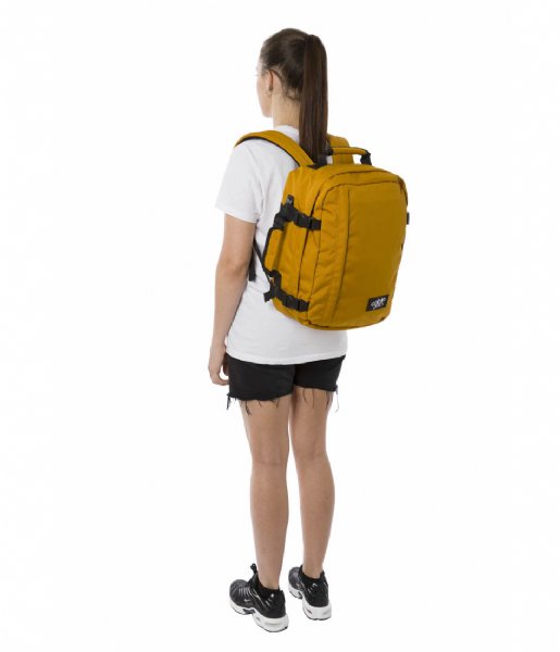 verraad feedback grip CabinZero Reistas Classic Cabin Backpack 28 L 15 Inch orange chill | The  Little Green Bag