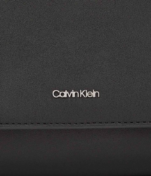 Calvin Klein  Ck Must Shoulder Bag Ck Black (Beh)