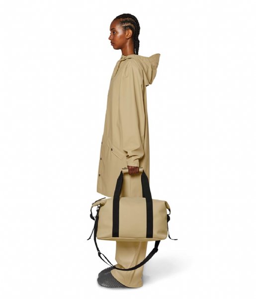 Rains Reistas Weekend Bag Small Sand (24) Rains Reistas Weekend Bag Small Sand (24)