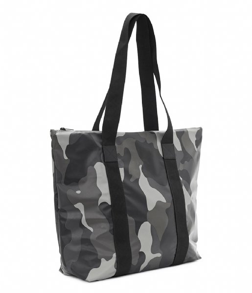 Rains Schoudertas AOP Tote Bag Rush night camo (82) Rains Schoudertas AOP Tote Bag Rush night camo (82)