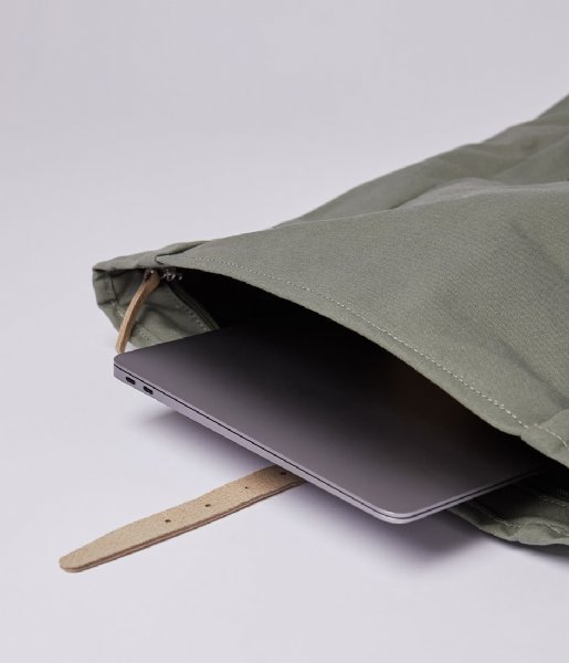 Sandqvist Laptop rugzak Dante 15 Inch Dusty green with natural leather (SQA1577) Q3-20 Sandqvist Laptop rugzak Dante 15 Inch Dusty green with natural leather (SQA1577) Q3-20