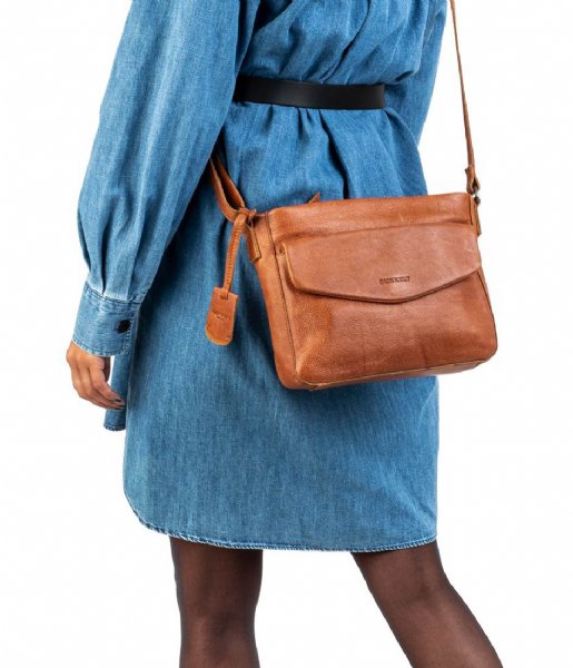 Burkely Crossbodytas BURKELY Just Jackie Crossover L Flap Auburn Cognac (24) Burkely Crossbodytas BURKELY Just Jackie Crossover L Flap Auburn Cognac (24)